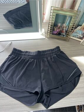 Lululemon Black 2” Hottie Hot Short